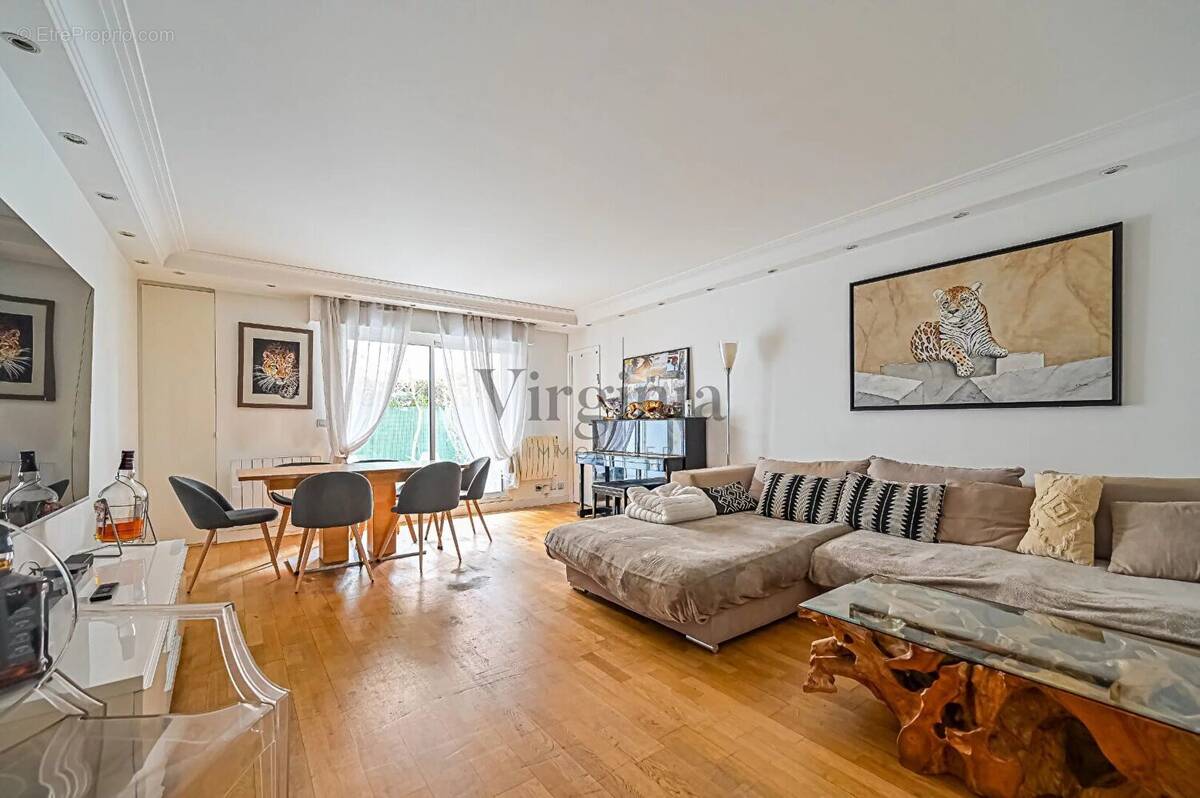 Appartement à CHARENTON-LE-PONT