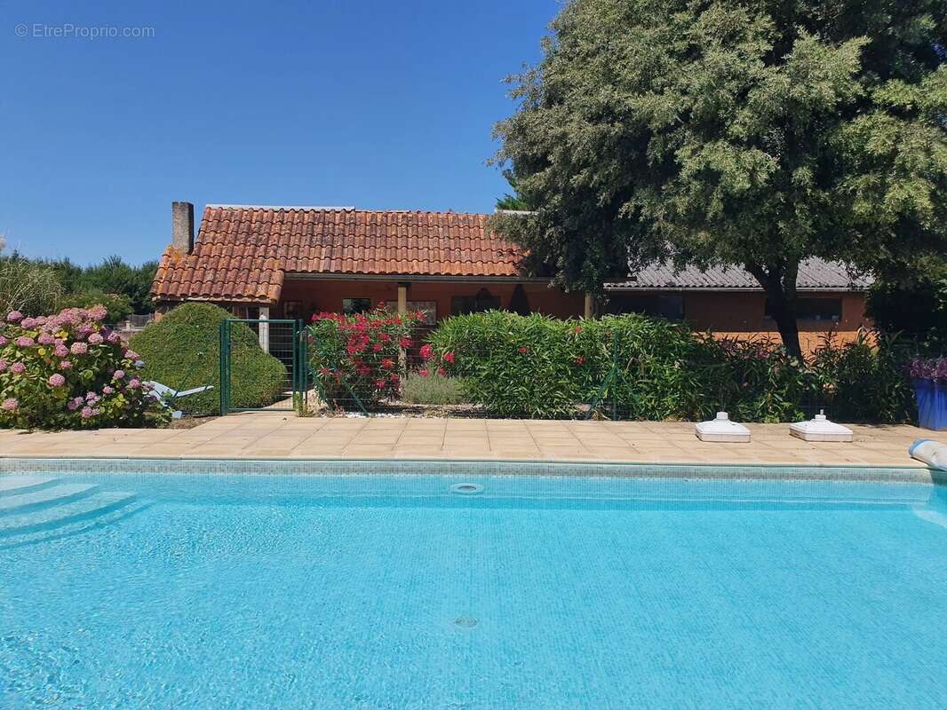 Maison lumineuse de 5 chambres avec piscine - photo 2