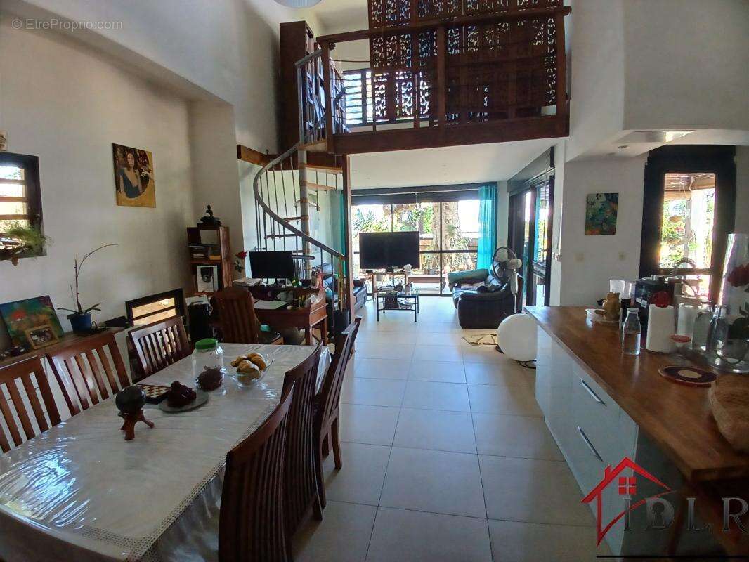 A vendre Charmante villa F4/5 de 133 m2 sur terrain arboré d - photo 5