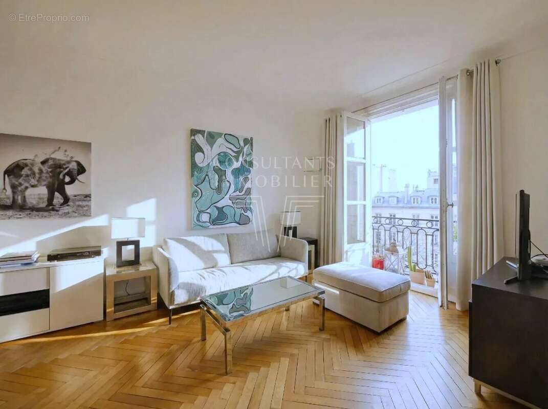 Appartement à PARIS-16E