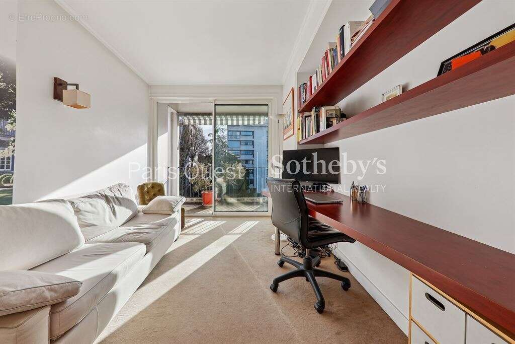 Appartement à NEUILLY-SUR-SEINE