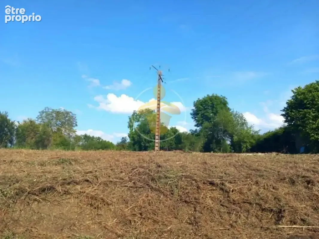 Terrain à FRIERES-FAILLOUEL