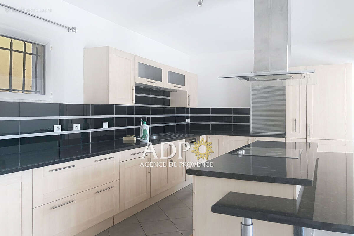 Maison 97 m² à Grasse  - photo 4