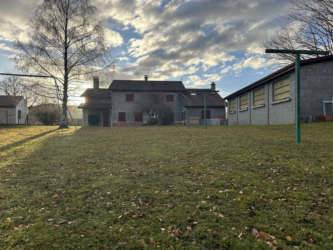 Maison à CELLES-SUR-DUROLLE