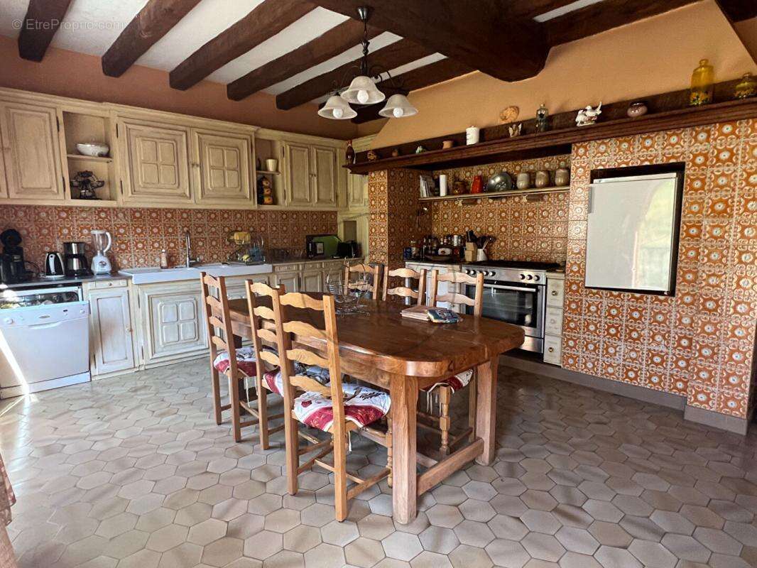 Maison à SAINT-SAUVEUR-DE-CRUZIERES