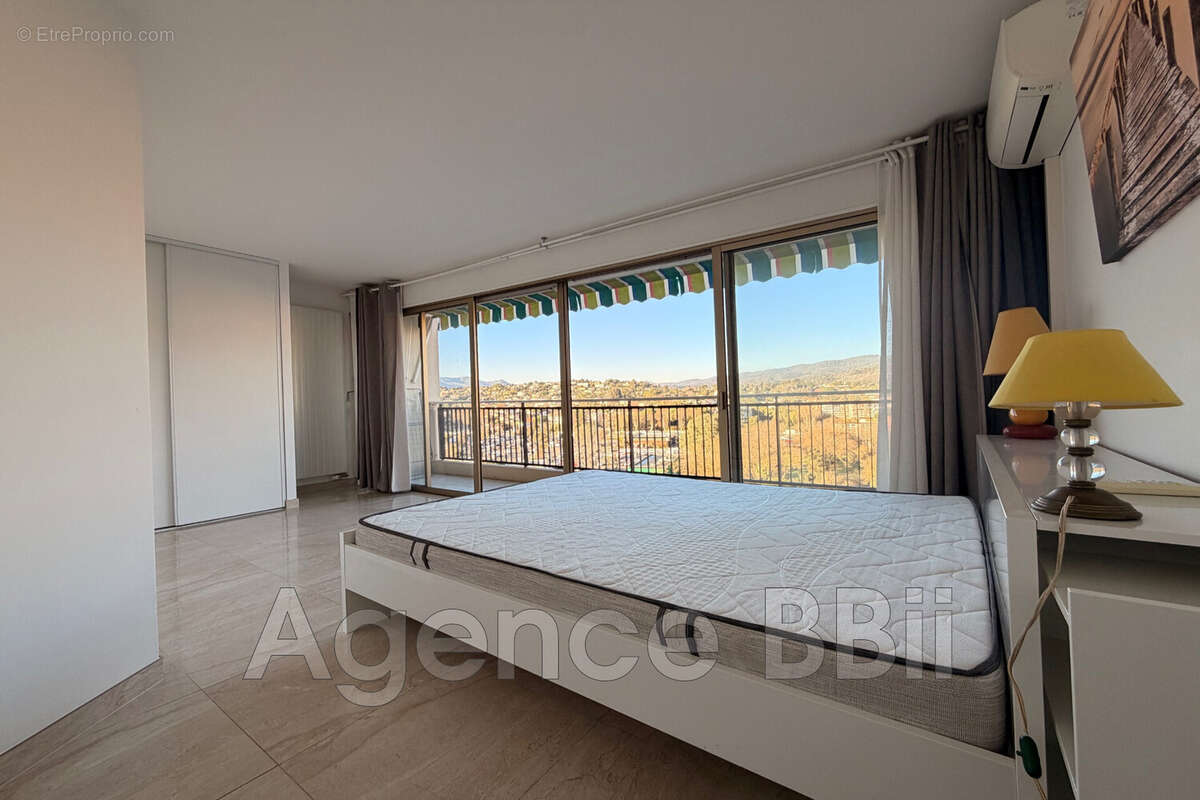 Appartement à MANDELIEU-LA-NAPOULE