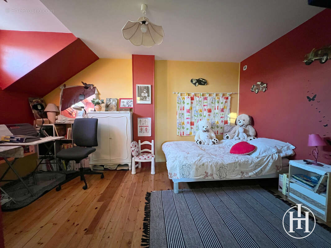 Maison à VALLON-EN-SULLY