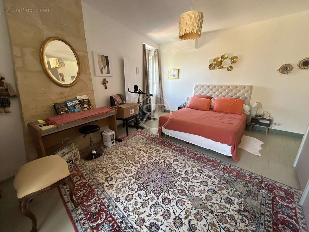Maison familiale + dépendances avec jardin et piscine - photo 8