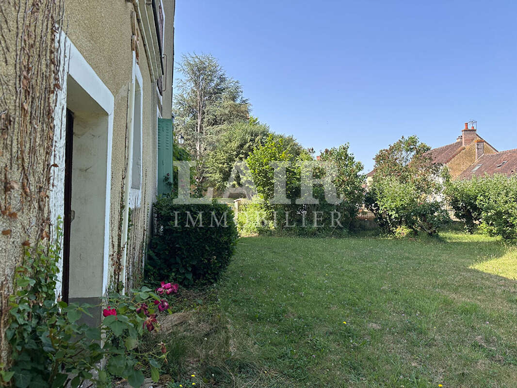 Maison de bourg au calme à rénover - B15276 - photo 3