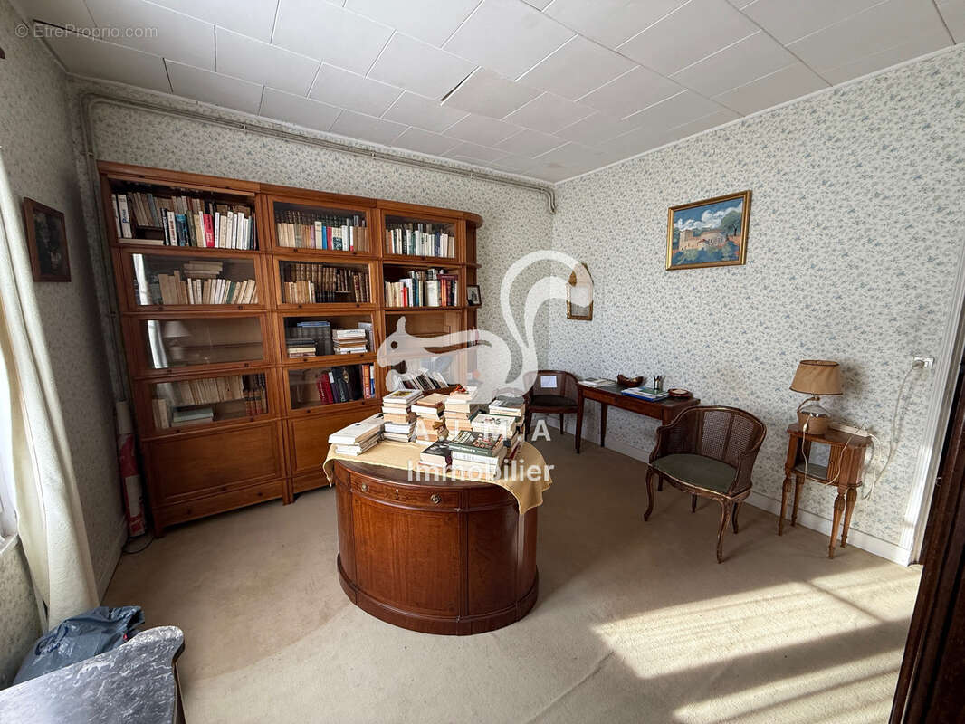 Mios, en quartier sur 5 000m2 de terrain maison avec appartement et grange - photo 9