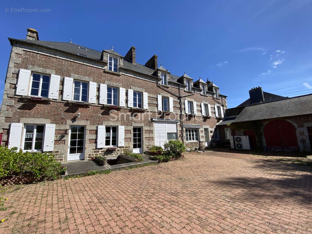 Maison à CARROUGES