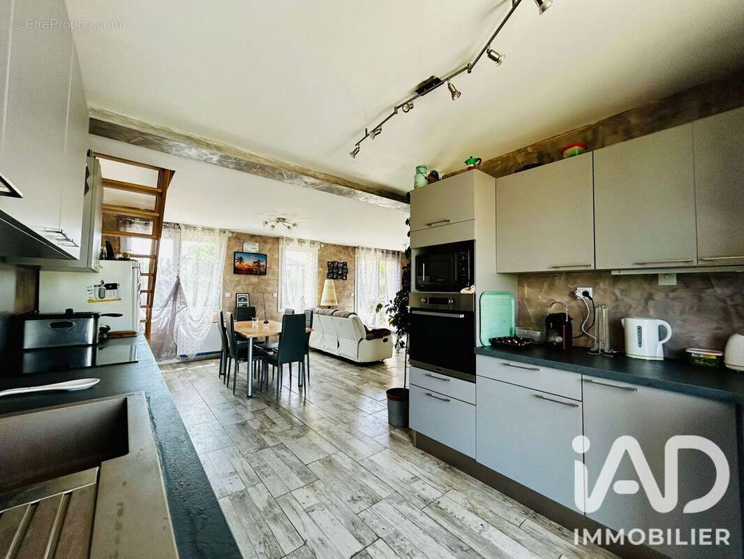 Maison 82 m² à Oysonville  - photo 4