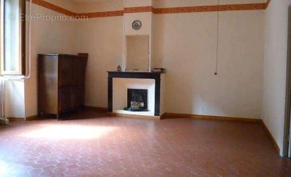 Appartement à ROBIAC-ROCHESSADOULE