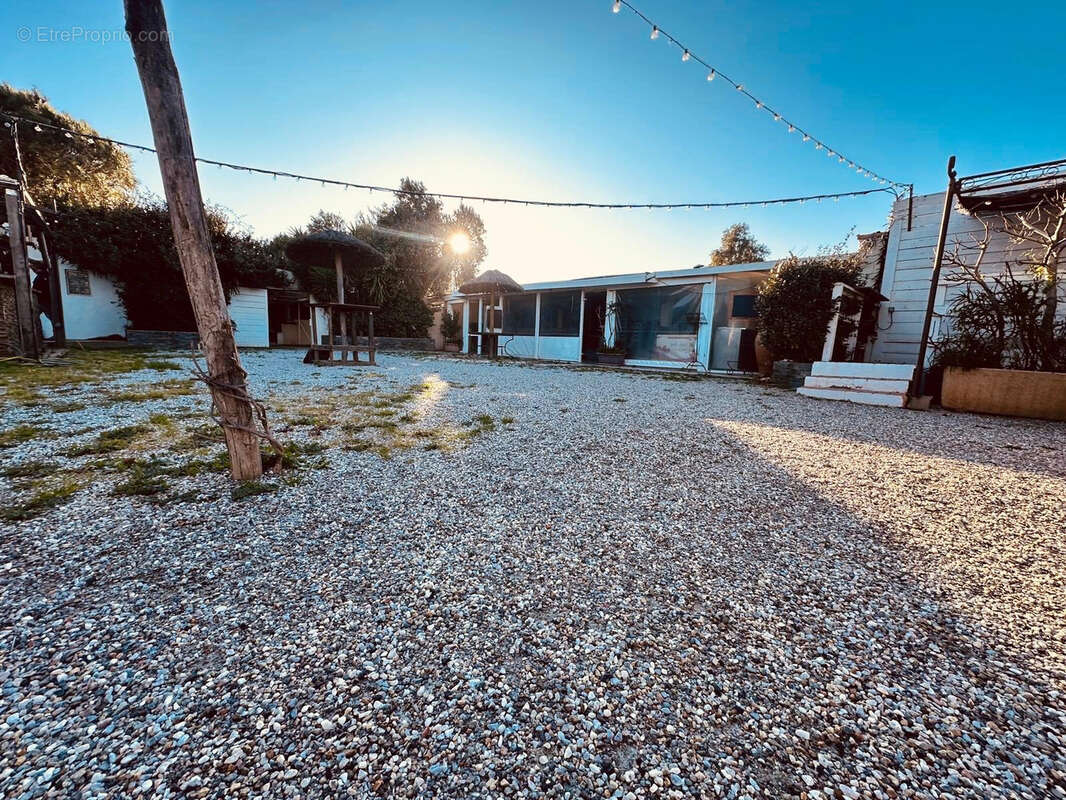 Commerce à TORREILLES