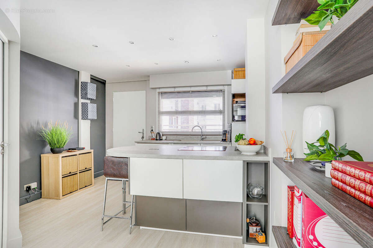 Appartement à NEUILLY-SUR-SEINE