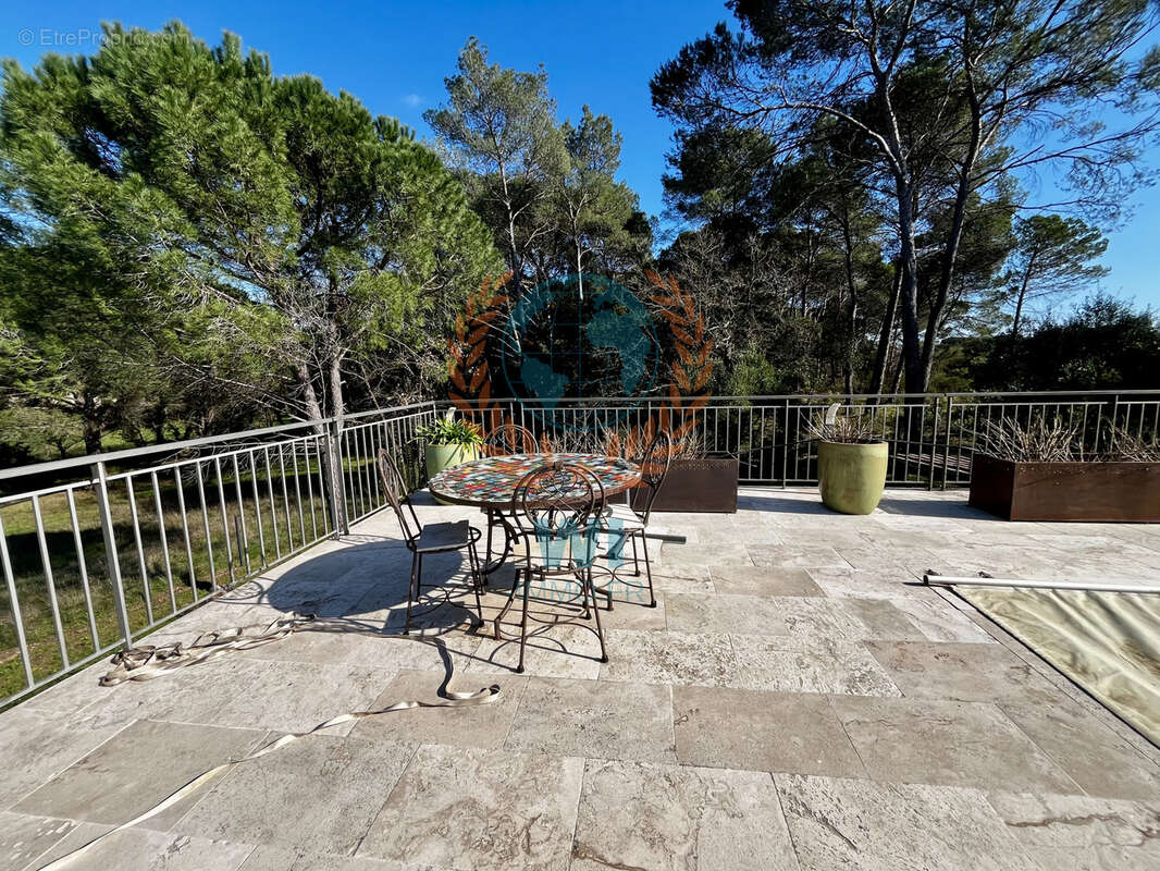 Maison à ROQUEBRUNE-SUR-ARGENS