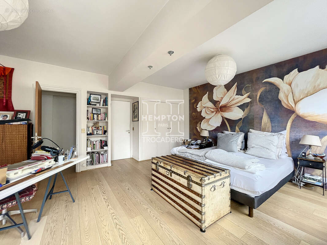 Appartement à PARIS-16E