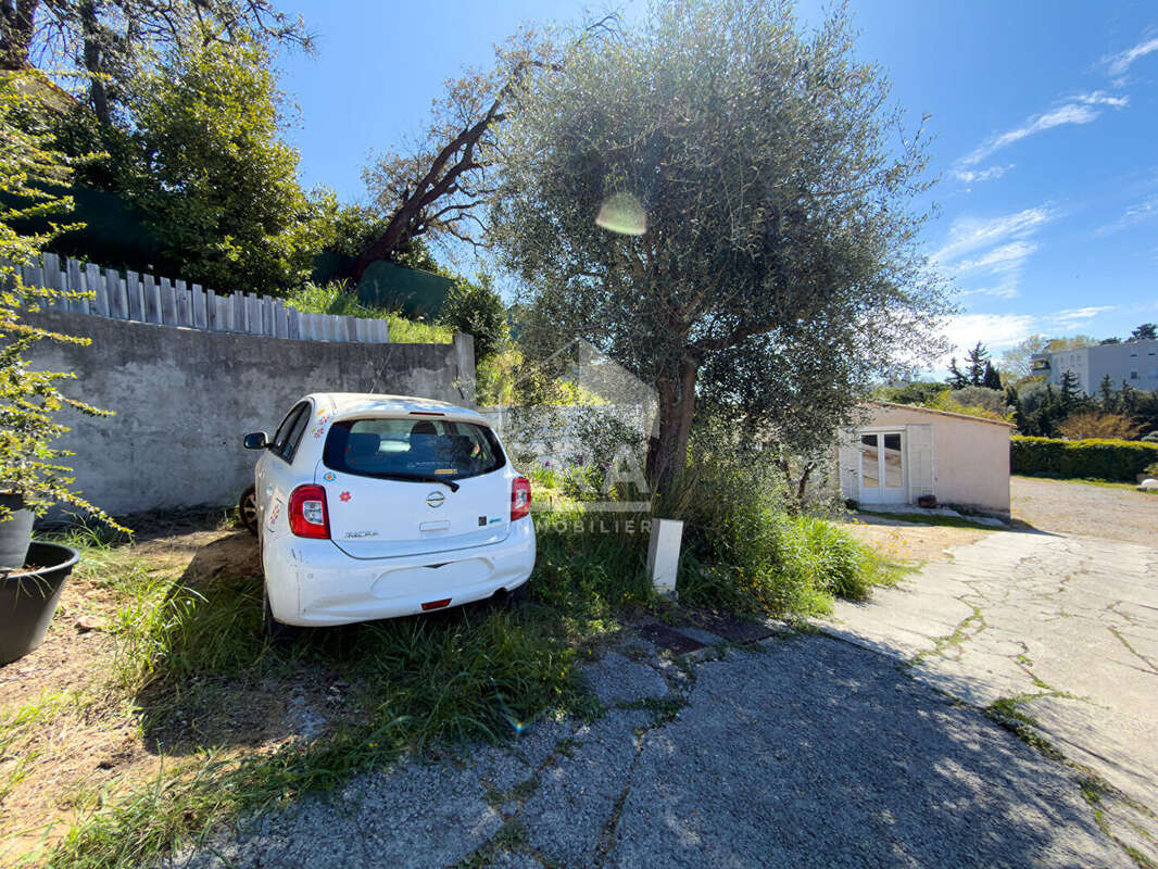 Maison à LA ROQUETTE-SUR-SIAGNE