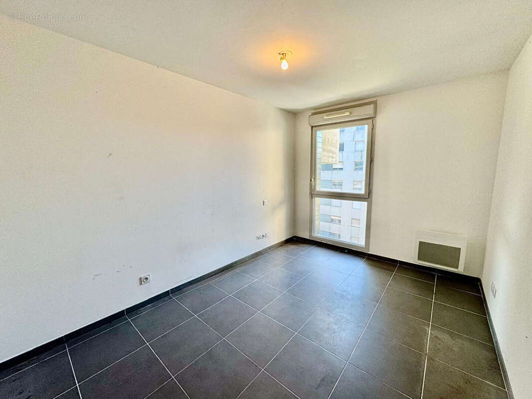 Appartement à MARSEILLE-1E