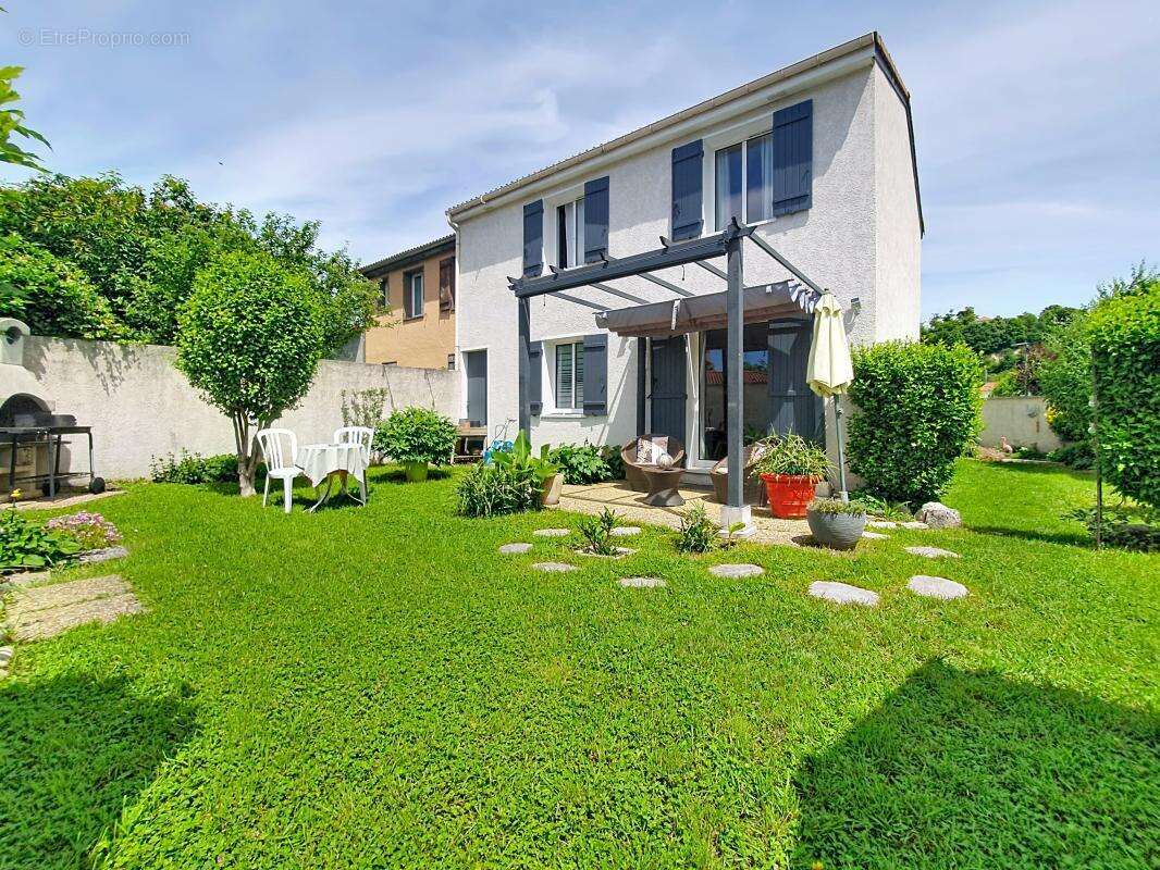 Maison - 3 Chambres - Buanderie - Garage - Sous-sol - Double Terrasse - Jardin - Au calme - photo 8