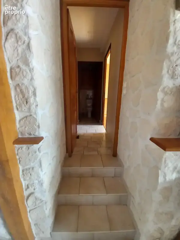 Maison de village 186 m2 habitables avec dépendances, studio et grand terrain - photo 12