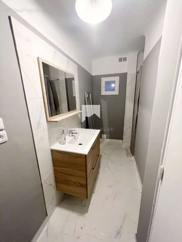 Hyères - Proche Place Massillon - T3 55m² Refait à Neuf + Cave - photo 8