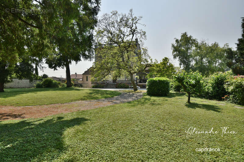 Maison à CHAZEY-SUR-AIN