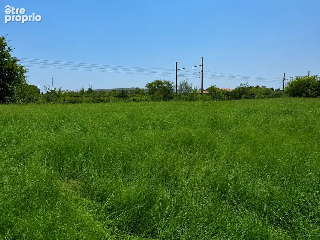 Terrain à bâtir de 538 m2 - Pierrelatte · à La Riviere · 69 000 €