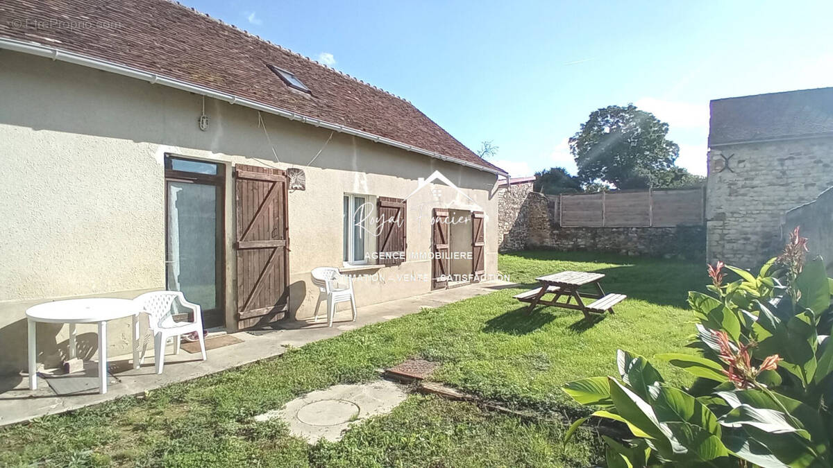 Longere de 101 m2 avec 3 lieux de couchages - Maison à VELLECHES