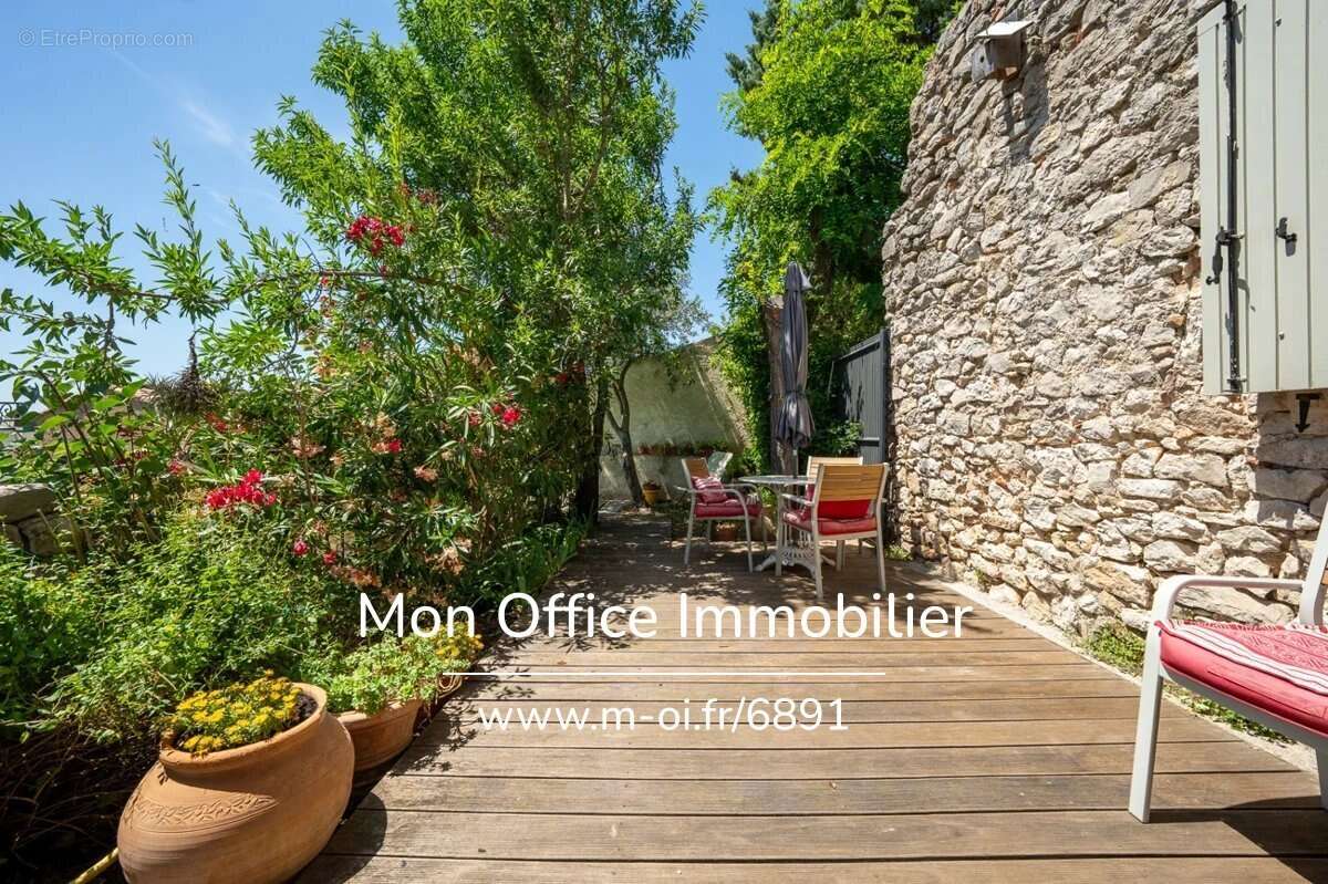 Référence : 6891-SJO - Maison provençale en pierre au coeur du village de St-Julien (83560): 4 chambres - véranda- piscine- cave - photo 13