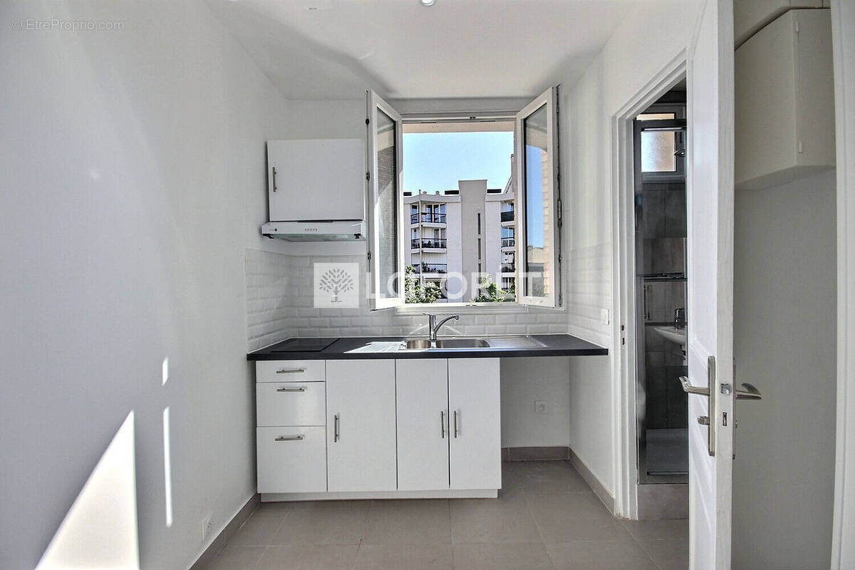 Appartement à COURBEVOIE