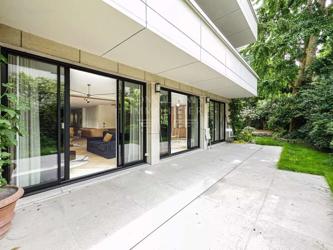 Appartement à NEUILLY-SUR-SEINE