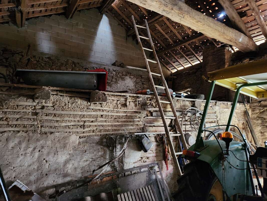 Terrain à BUSSIERE-GALANT
