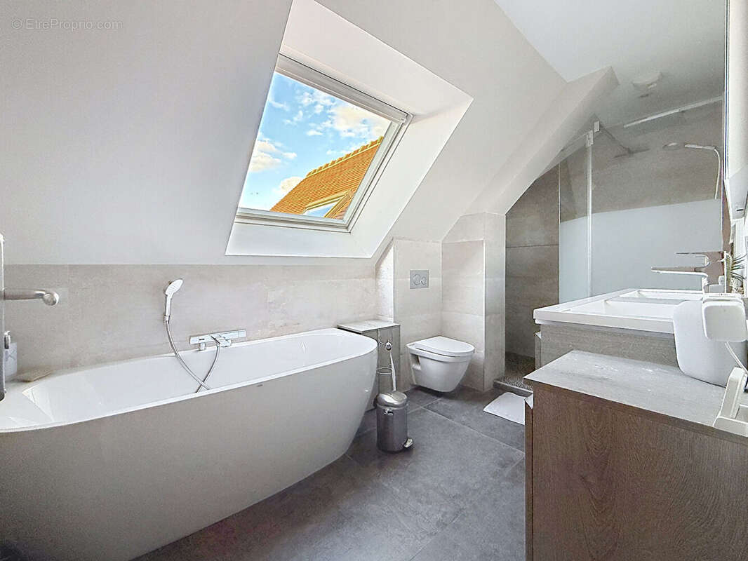 COLOMBY ANGUERNY - Maison de 8 pièces sur terrain de plus de 1 300 m2 - photo 11