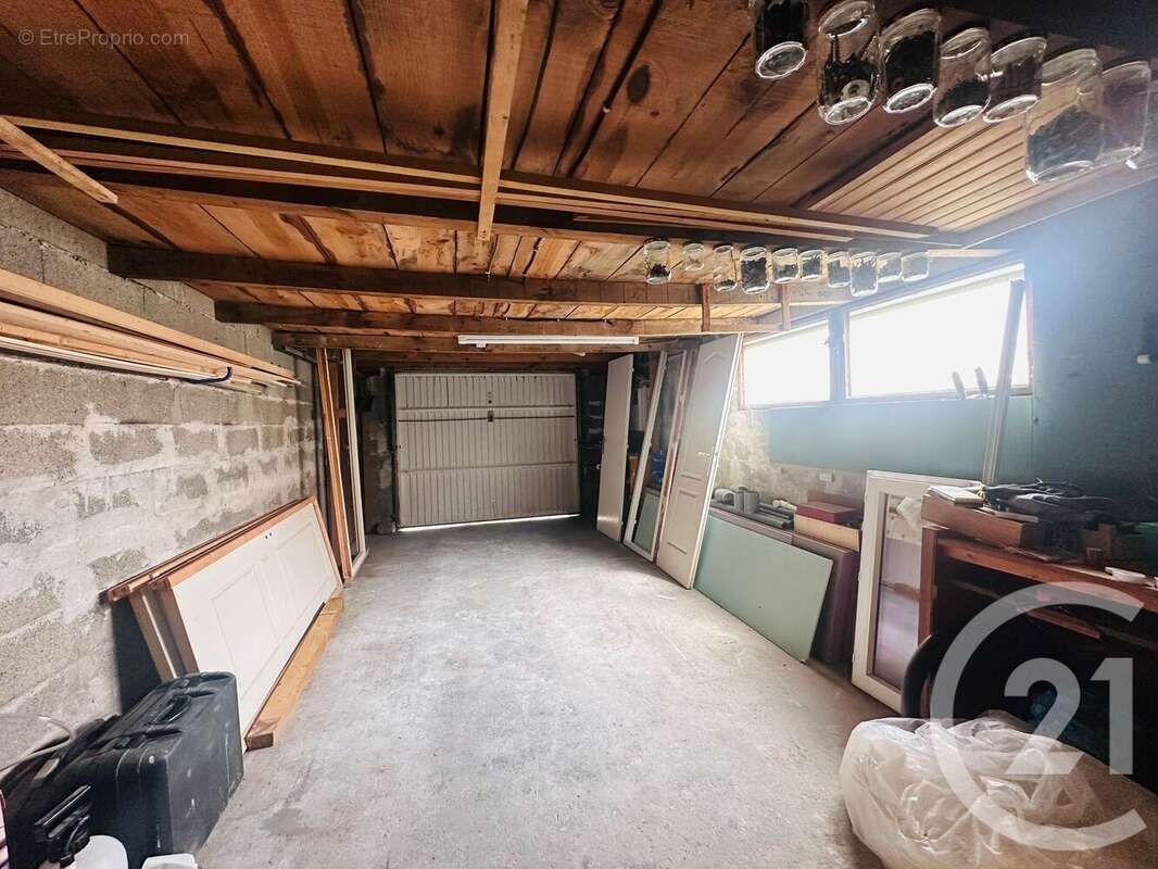 Maison à SAINT-YZAN-DE-SOUDIAC