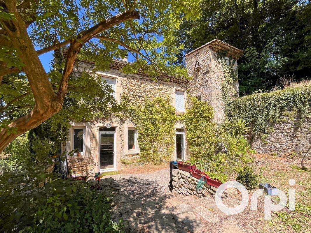 Propriété de caractère en pierre - 2 habitations indépendantes de près de 700 m² au cœur de la nature - photo 3