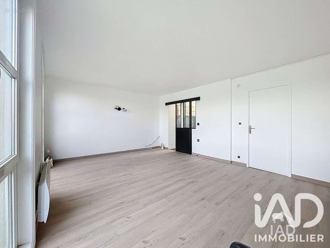 Appartement 80 m² à Voisins-Le-Bretonneux  - photo 3