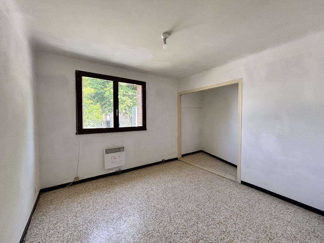 Commerce à RODILHAN