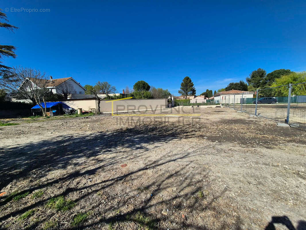 Terrain à MONTELIMAR