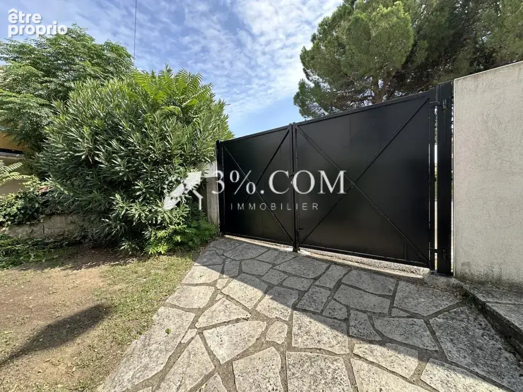 Maison à rénover entièrement sur trois niveaux avec garage - photo 4