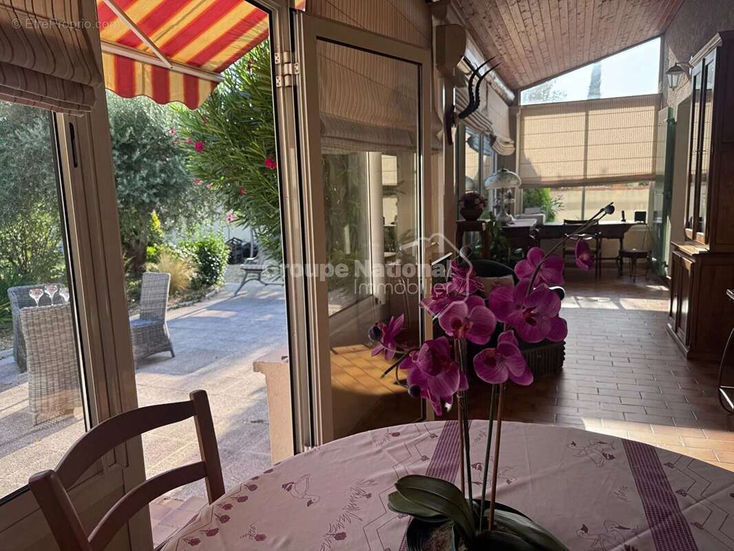 À vendre Châteaurenard Maison 4 chambres possible, jardin 600 m², spa, garage, quartier résidentiel - photo 6