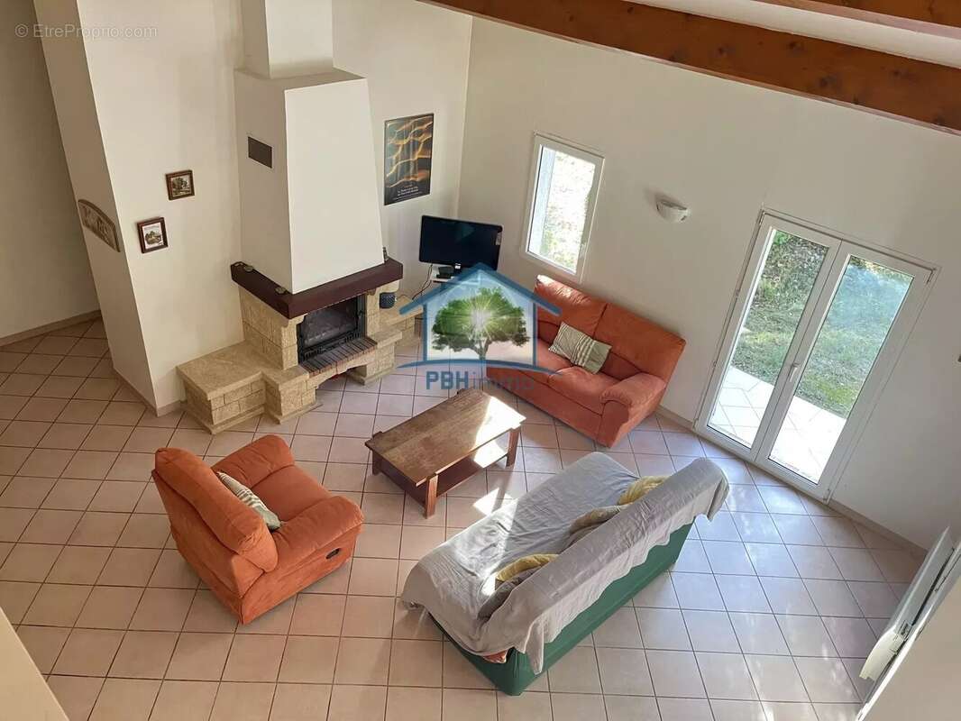 NIMES (30), Propriété de 193 m2 sur terrain de 2676m2 - photo 2