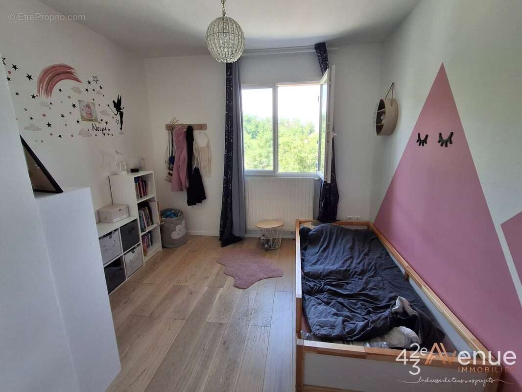 Maison à LE CHAMBON-FEUGEROLLES