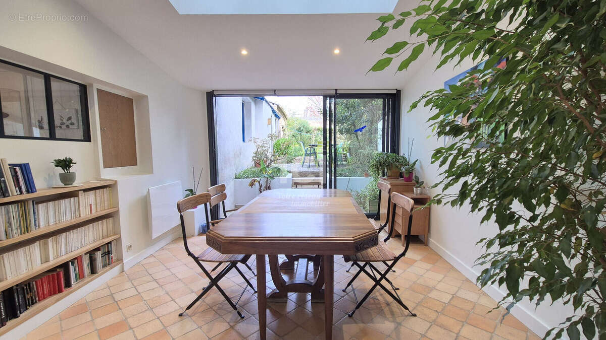 Maison à SAINT-ETIENNE-DE-MONTLUC