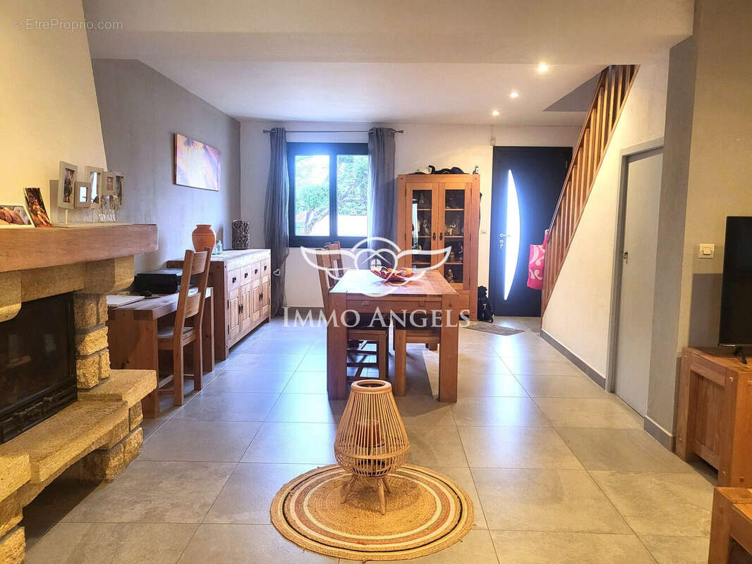 Maison à COURNONTERRAL