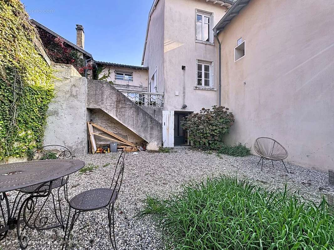 Maison à SAINTE-FOY-LES-LYON