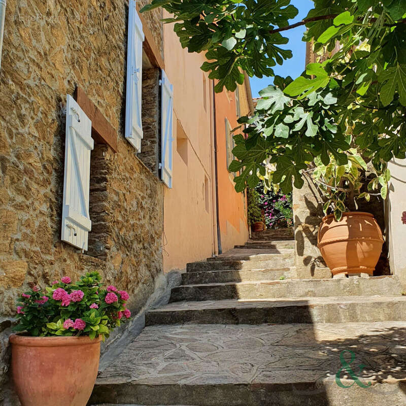 Appartement à BORMES-LES-MIMOSAS