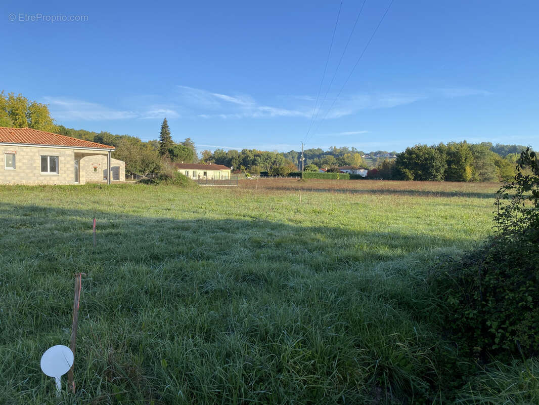 Terrain à ANNESSE-ET-BEAULIEU