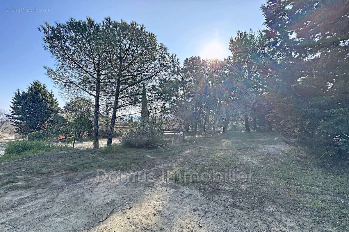 Terrain à CAUMONT-SUR-DURANCE