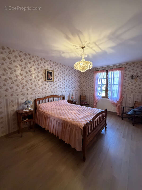 Maison à SAINT-CHRISTOPHE-DE-DOUBLE